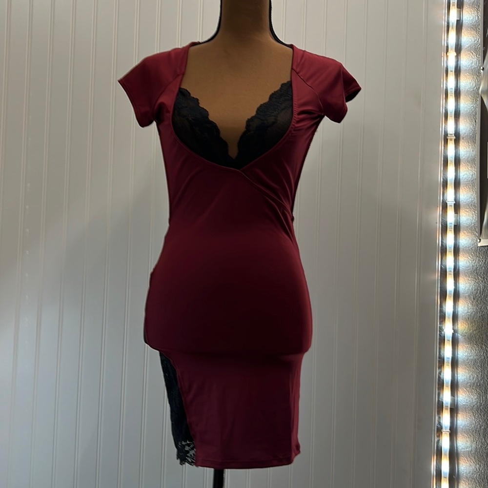 NWT! Burgundy and Black Lace Open Back Sexy Dress! Size M